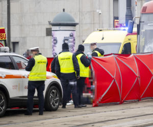 Potrącenie pieszego przez tramwaj w Warszawie