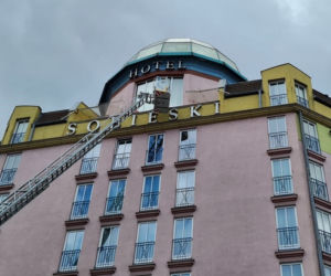 Desperat chciał skoczyć z dachu hotelu Sobieski