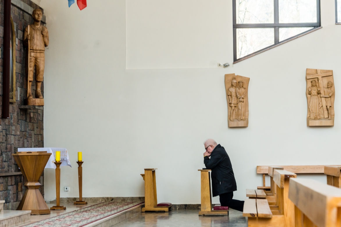Koronawirus w Trójmieście. Ochroniarze Lecha Wałęsy w maseczkach