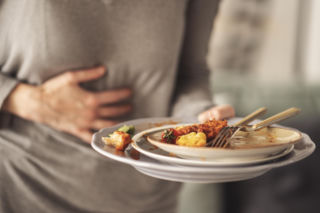 Czego nie jeść przy wrzodach żołądka? Lista produktów, które podrażniają układ trawienny