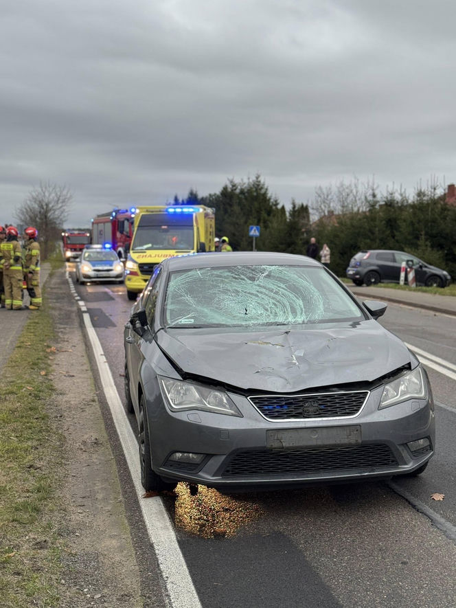 Potrącenie dwóch 15-latek na przejściu dla pieszych. Jedna z nich trafiła do szpitala śmigłowcem