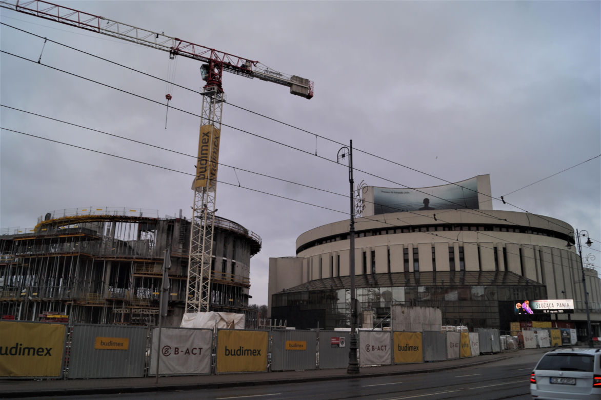 Nowy krąg Opery Nova rośnie w oczach. Zagladamy na plac budowy