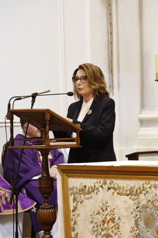 Monika Olejnik na pogrzebie senatora Piesiewicza. Towarzyszył jej ukochany