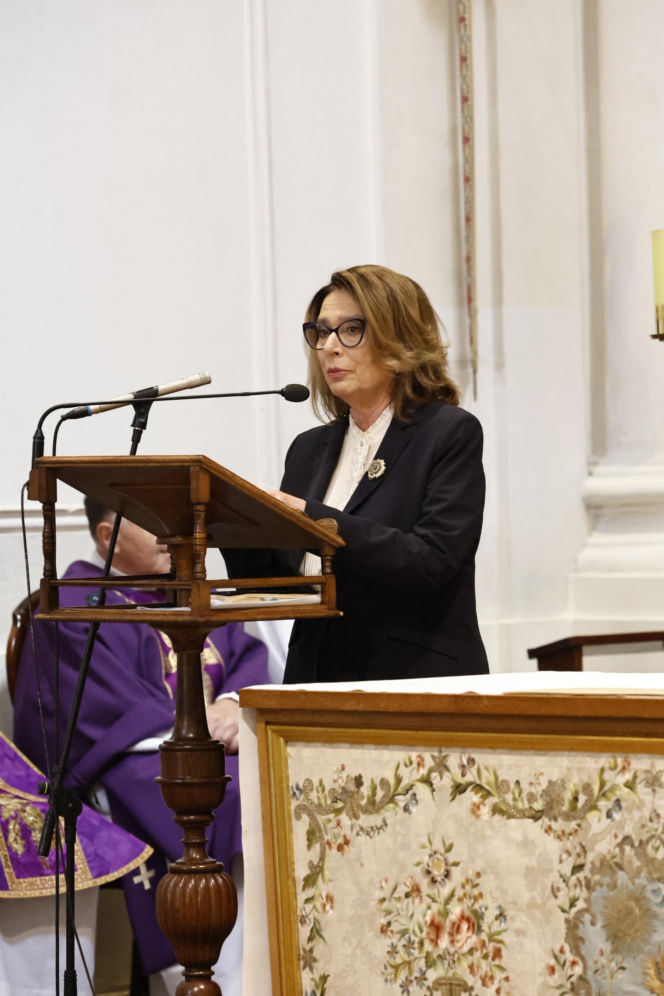 Monika Olejnik na pogrzebie senatora Piesiewicza. Towarzyszył jej ukochany