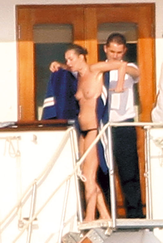 Kate Moss robi plum!