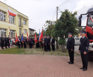 Dąbrówka Stany, gmina Skórzec: nowym wozem strażackim, po nowej drodze, do nowej szkoły