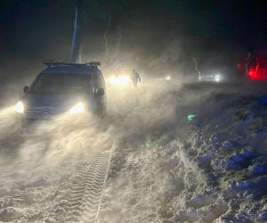 Ostróda w centrum śnieżycy. Burmistrz nocą ratował ludzi. Kierowcy nocowali w urzędzie