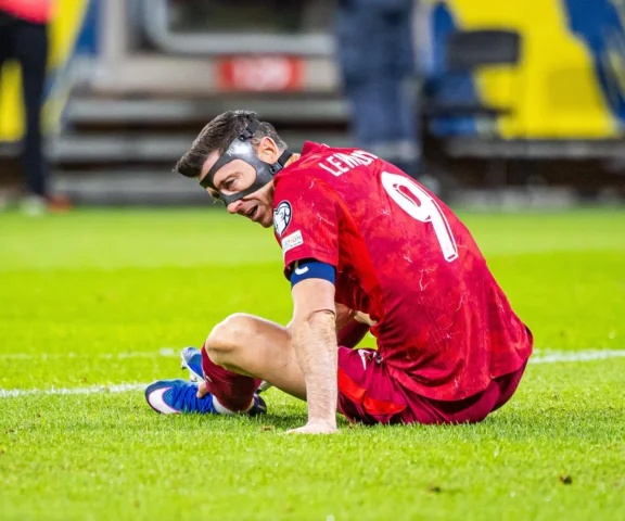 Robert Lewandowski żegna się z kadrą po porażce ze Szwecją? Ten zagadkowy wpis wywołał burzę