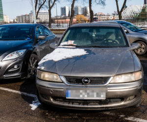 161 mandatów za parkowanie o wartości 32 tysięcy złotych! Auto od 1.5 roku stoi przy ul. 3 Maja w Gdańsku