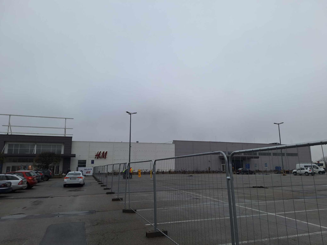 Trwają prace w budynku byłego hipermarketu Tesco w Tarnowskich Górach.