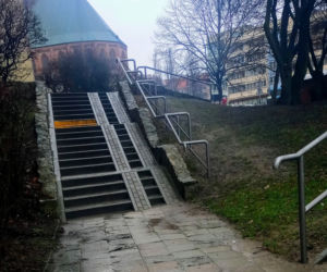 Były schody grozy, jest poręcz absurdu. Szczeciński radny reaguje