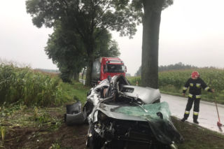 Kobieta i mężczyzna zginęli w zderzeniu z ciężarówką. Koszmarny wypadek pod Odolanowem
