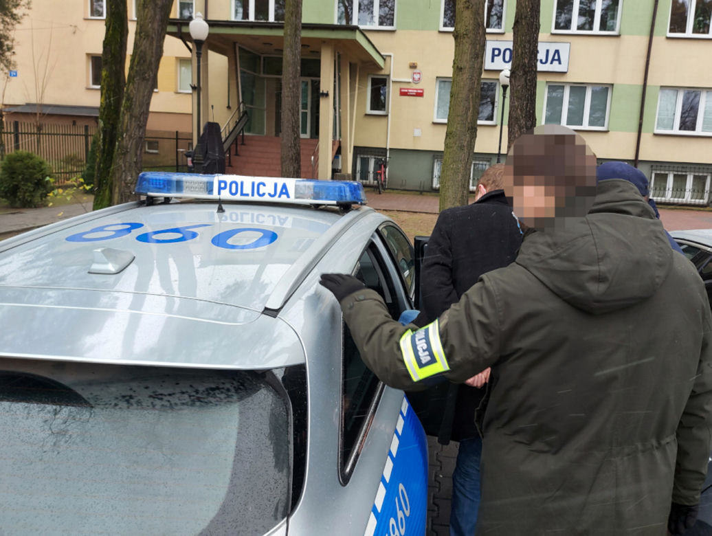 Bez opamiętania dźgał nożem swoich kolegów. Krwawa popijawa pod Otwockiem