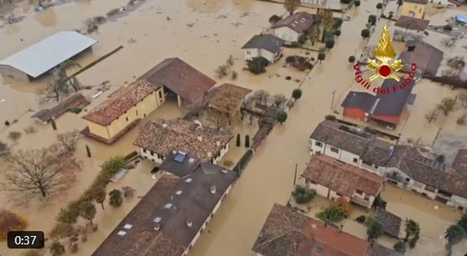 Lawina zmiażdżyła dom. 32-latek zginął, ratując kobietę