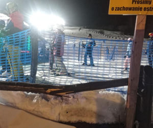 Dramat na stoku w Witowie! 13-latek przerwał siatki i zderzył się z budynkiem