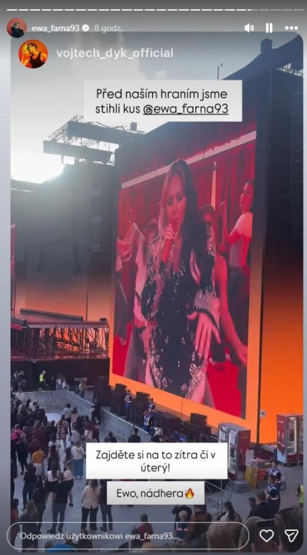 Ewa Farna na stadionie w Pradze