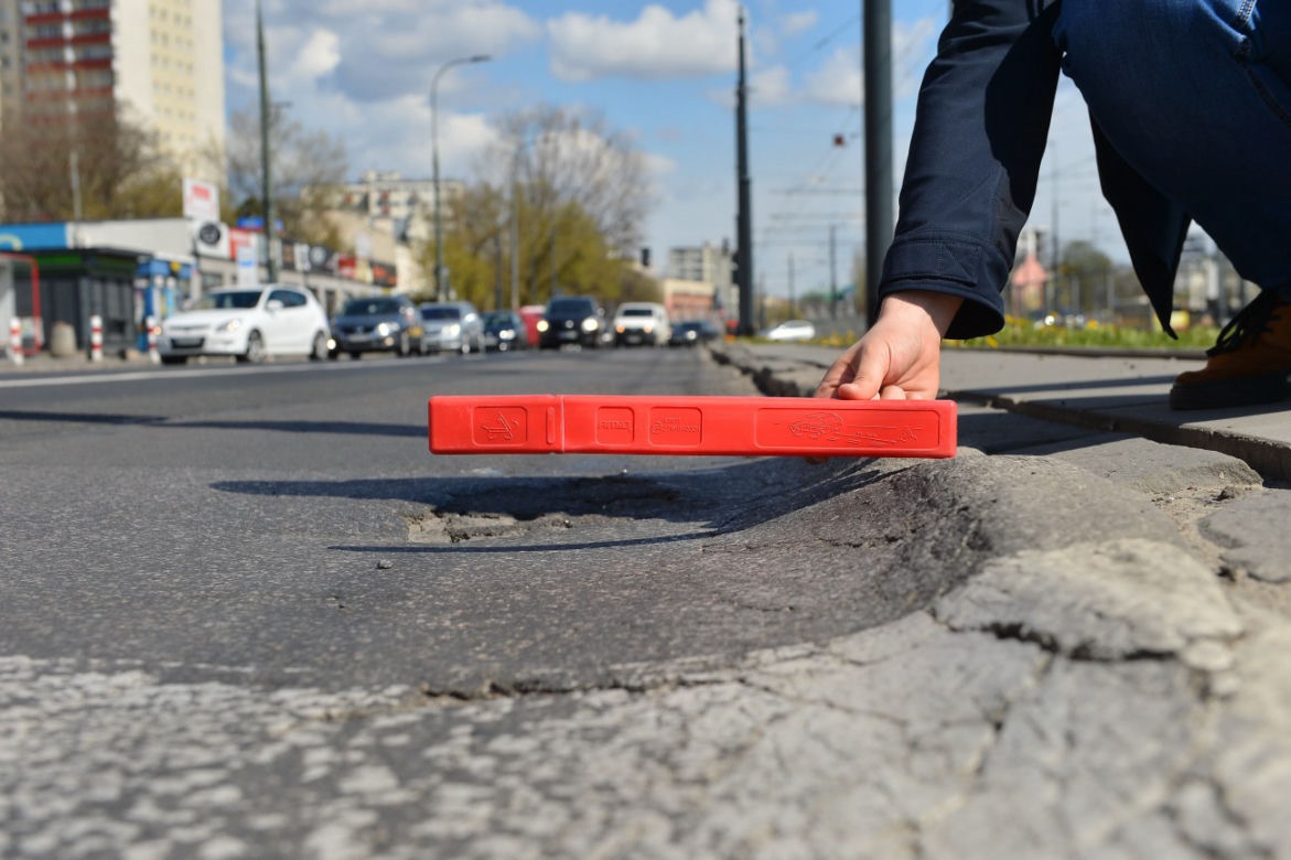 Wstyd! Takie dziurawe ulice w centrum Warszawy