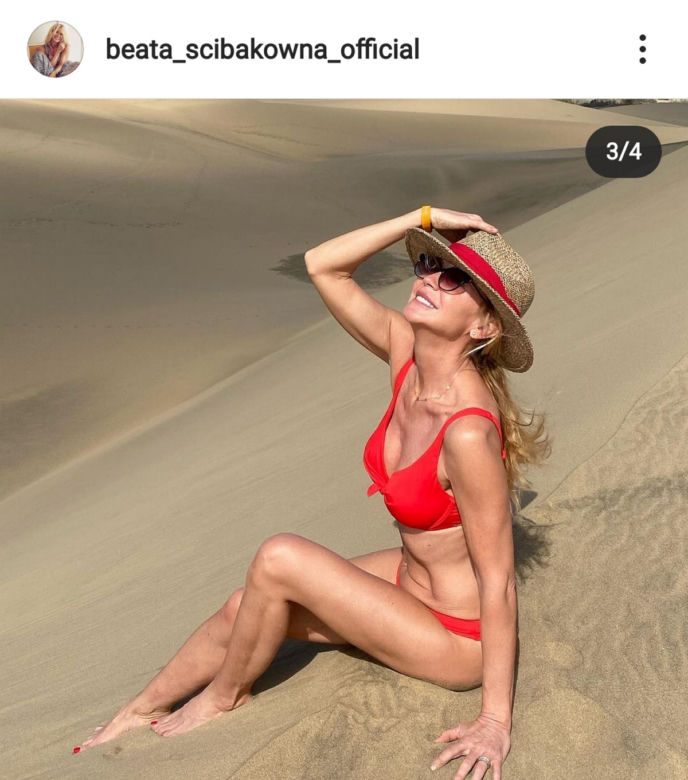 Beata Ścibakówna usycha na piasku Sahary