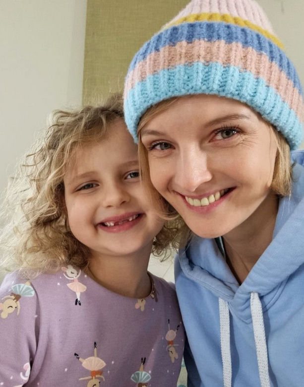 M jak miłość na planie. Pola (Hania Nowosielska), Weronika (Ewelina Kudeń-Nowosielska)