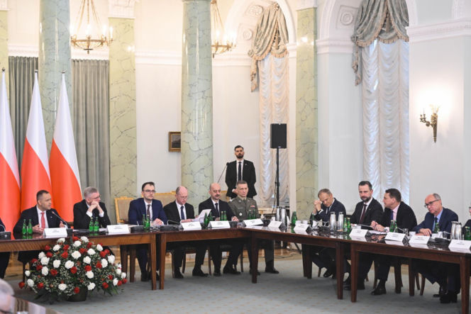 Lawina komentarzy. W sieci zawrzało po wystąpieniu Nawrockiego na RBN