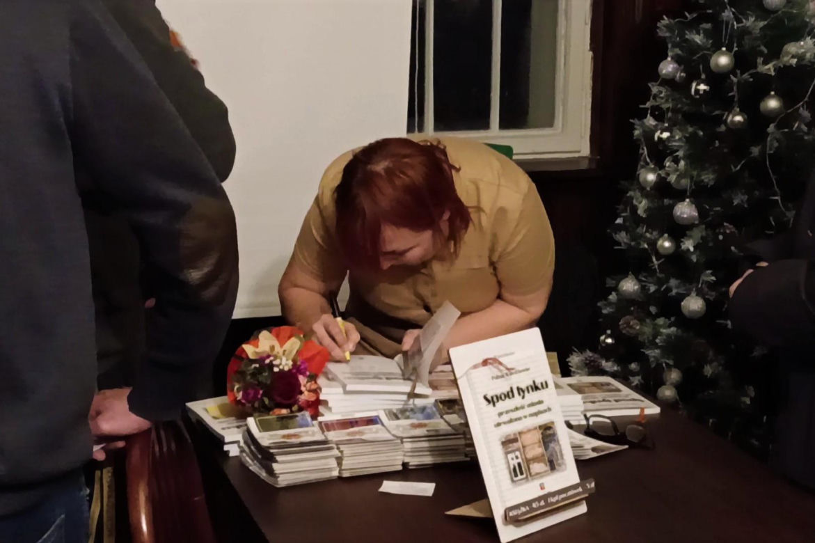 Premiera książki Poliny Wierzchowiec "Spod tynku. Przeszłość miasta utrwalona w napisach"