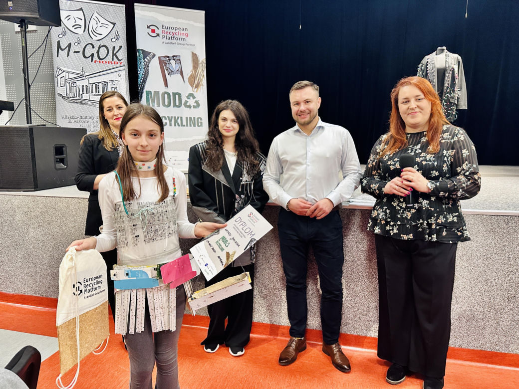 Szykowne śmieci – projekt „Moda na recykling” w gminie Mordy