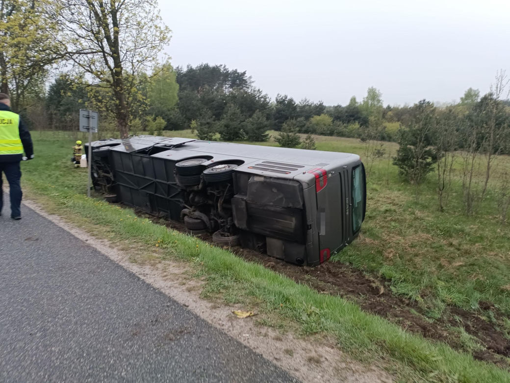 Wypadek autobusu pod Siedlcami. Droga zablokowana, są ranni