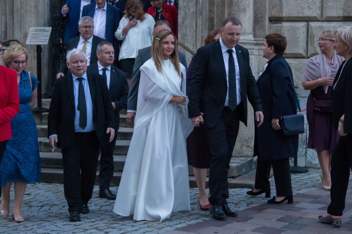 Kaczyński dał Kurskim srebrną cukiernicę