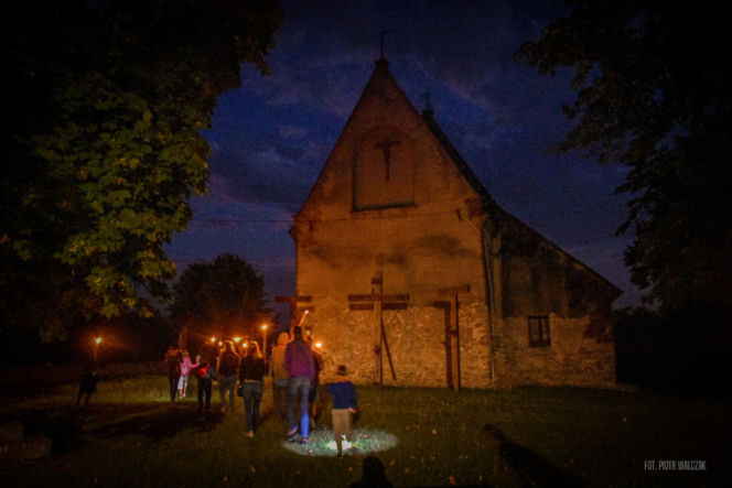 Szydłów. Nocne zwiedzanie, które podbija sieć