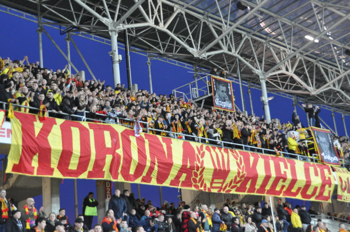 Korona Kielce - Legia Warszawa. Zdjęcia kibiców na Suzuki Arenie