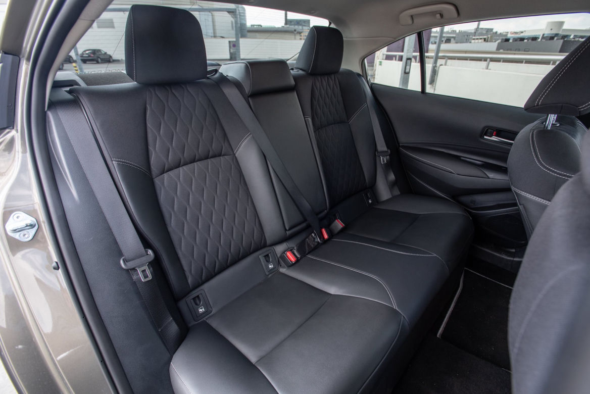 Toyota Corolla Sedan 1.8 Hybrid 122 KM e-CVT