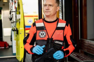 Na sygnale, odcinek 808: Benio odkrywa niebezpieczne zakażenie, a próba wezwania sanepidu kończy się dla niego konfrontacją z osiłkami