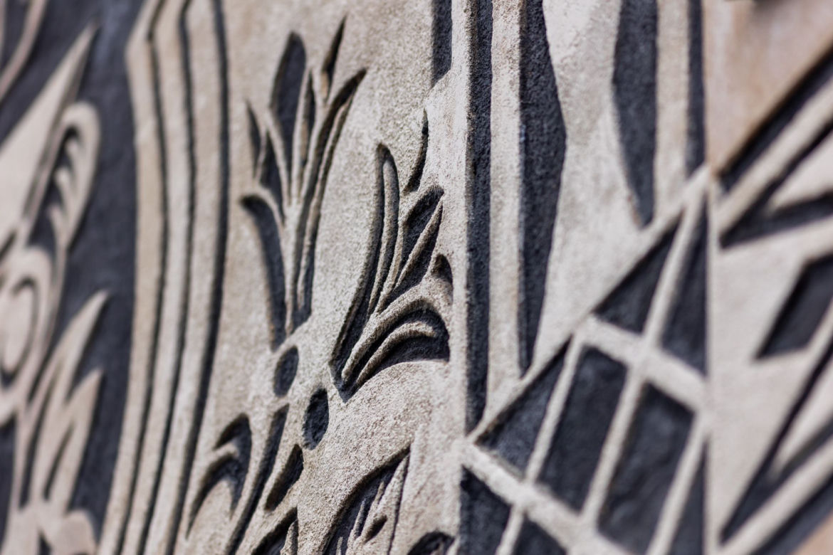 Nowe życie sgraffito. Zobacz odrestaurowane cztery warszawskie sgraffiti 