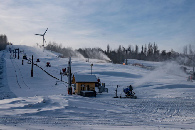 W Łódzkiem jak w Białce Tatrzańskiej. Góra Kamieńsk szykuje się na otwarcie sezonu