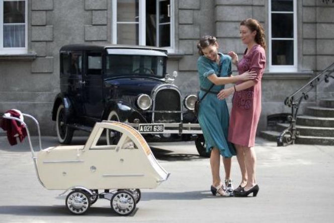 CZAS HONORU 5 - zdjęcia z planu. Agnieszka Więdłocha (Lena), Magdalena Różczka (Wanda)