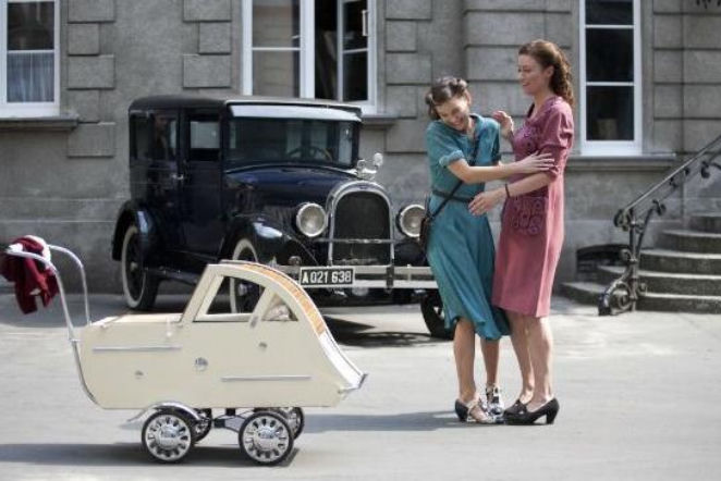 CZAS HONORU 5 - zdjęcia z planu. Agnieszka Więdłocha (Lena), Magdalena Różczka (Wanda)