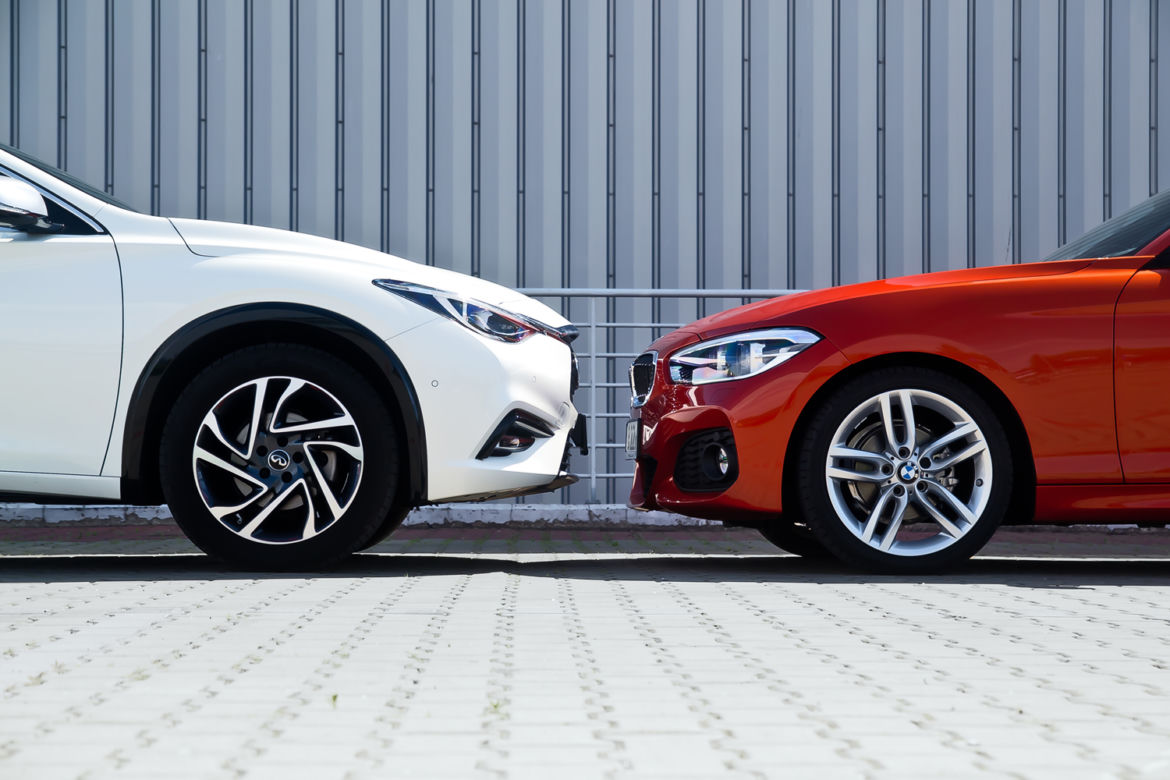 Infiniti Q30 1.6t vs. BMW 118i A/T