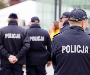 Ślubowanie sędziów TK i interwencja policji?! Wiceszef MSWiA zabrał głos. Mówi o kuchni pracy służb