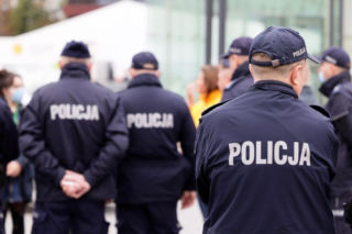 Ślubowanie sędziów TK i interwencja policji?! Wiceszef MSWiA zabrał głos. Mówi o kuchni pracy służb