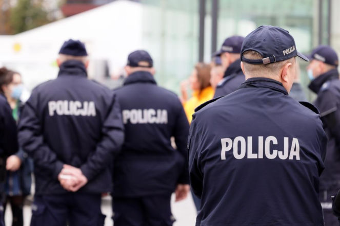Ślubowanie sędziów TK i interwencja policji?! Wiceszef MSWiA zabrał głos. Mówi o kuchni pracy służb