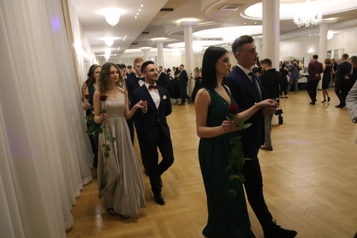 Zabawa studniówkowa Technikum nr 10 w Rzeszowie. Tak bawili się tegoroczni maturzyści [GALERIA]