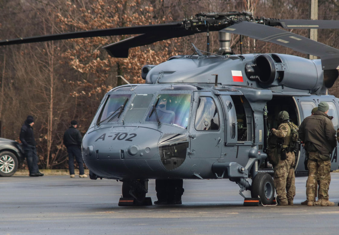 Śmigłowiec Black Hawk nad Krakowem i dziesiątki radiowozów na ulicach. Co się stało?