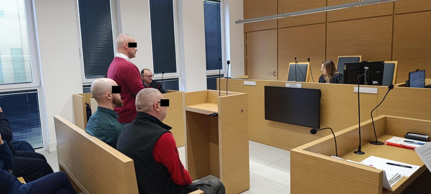 Spadł z noszy w drodze do szpitala, nie przeżył. Medycy oskarżeni o śmierć Ryszarda