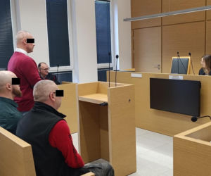 Spadł z noszy w drodze do szpitala, nie przeżył. Medycy oskarżeni o śmierć Ryszarda