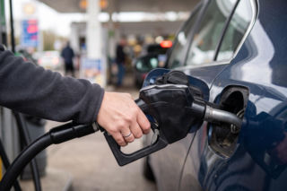 Hurtowe ceny paliw 01.08.2026. Benzyna mocno w dół, diesel nadal drożeje