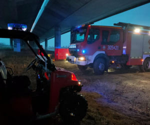 Wrocław: Koszmarny finał niegroźnej kolizji. Kobieta wysiadła z auta i spadła z mostu