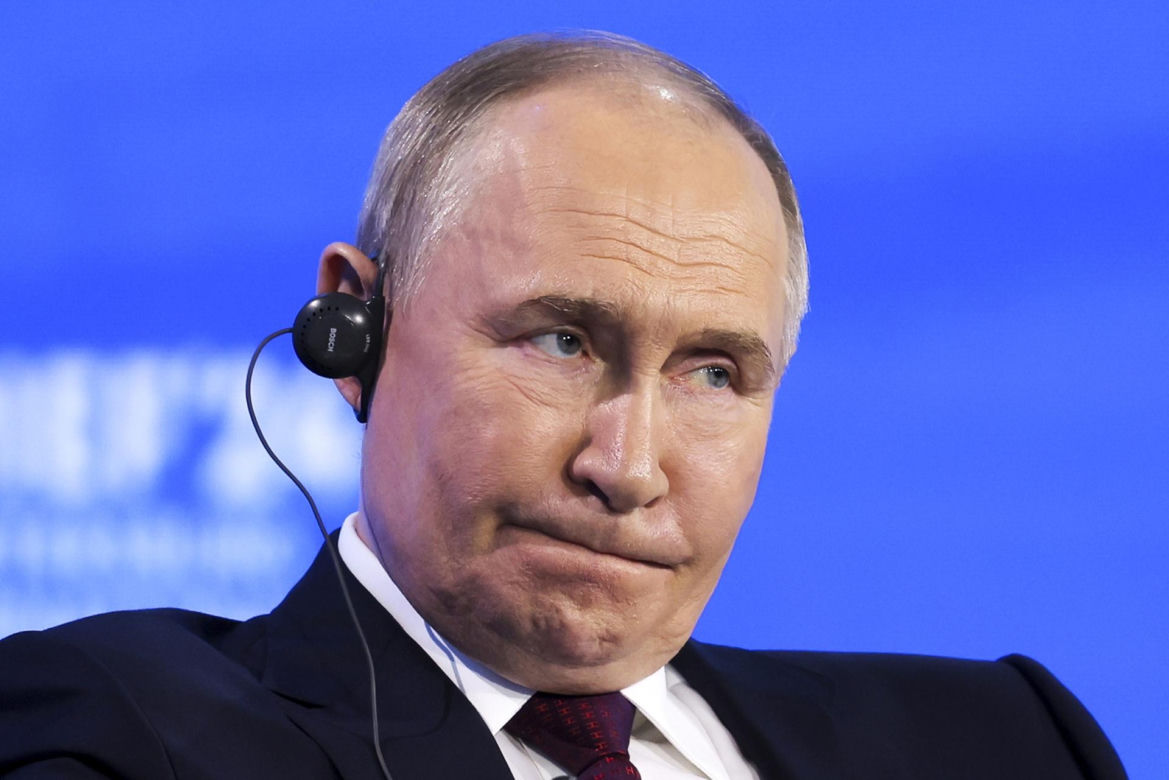 Twarz sobowtóra Putina się rozpada?! "Wędrujące kości, spadające policzki, ból brody". "Rozjeżdża się"