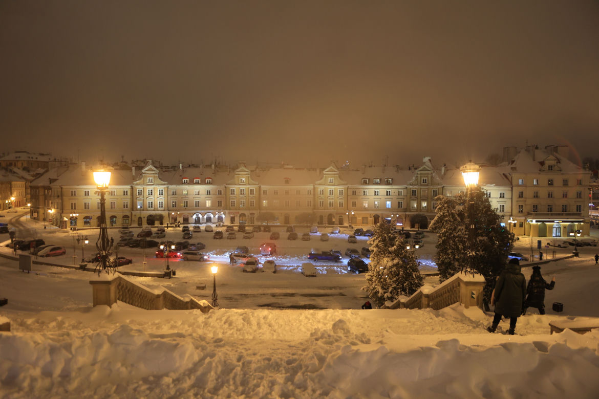 Śnieżny Lublin wieczorową porą