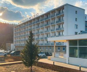 Sanatorium Metalowiec wróciło do zdrowia: z dumą prezentuje i mozaiki, i pstrokate ściany 