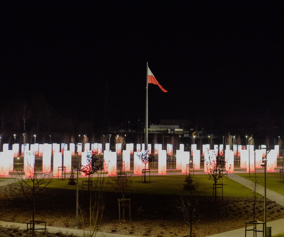 Dzieło ojca Rydzyka dumnie lśni w nocy
